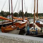 Komfortable In By Interhome * Zingst