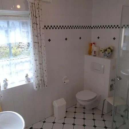 Komfortable In By Interhome Apartman Zingst